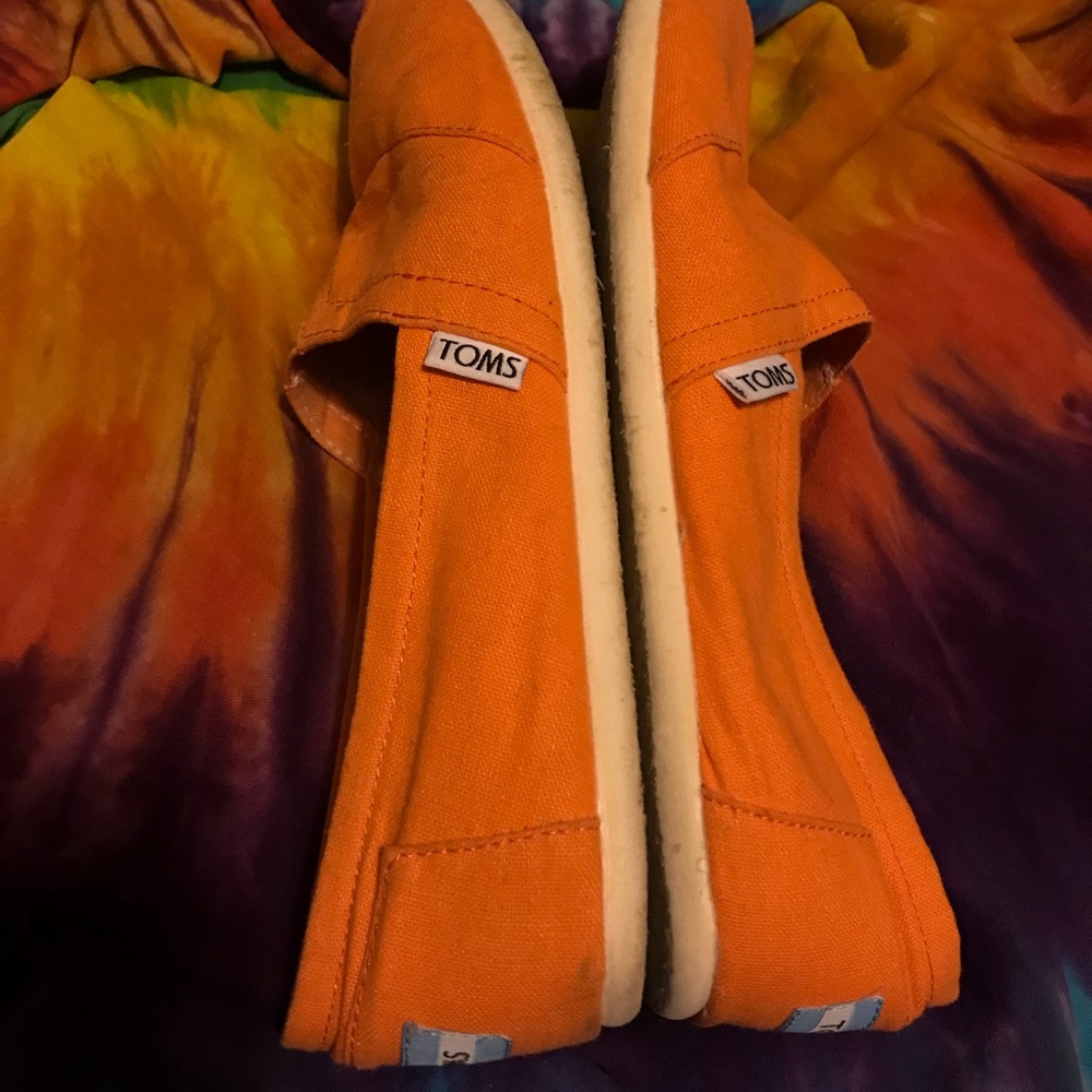 Orange Toms